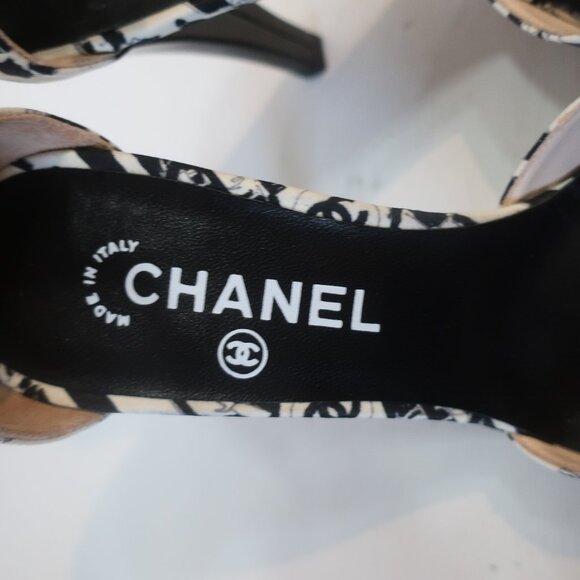 NWOB Authentic Chanel Black White Graphic Image Ankle Strap Heels 38.5 US/8.5 - Picture 8 of 13